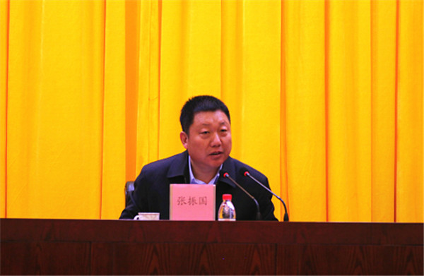 张振国动员全体,务必以开展大讨论为契机,解放思想