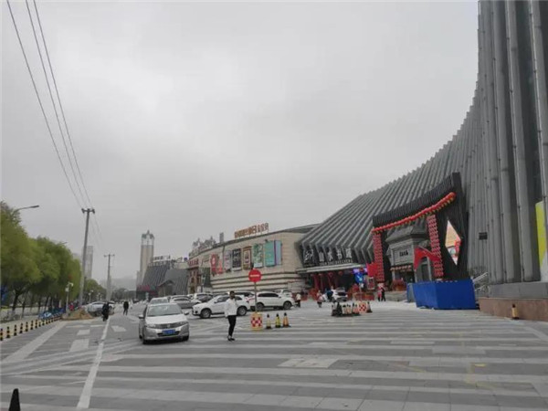 关东古巷门前这个停车场接入城泊通了有412个泊位